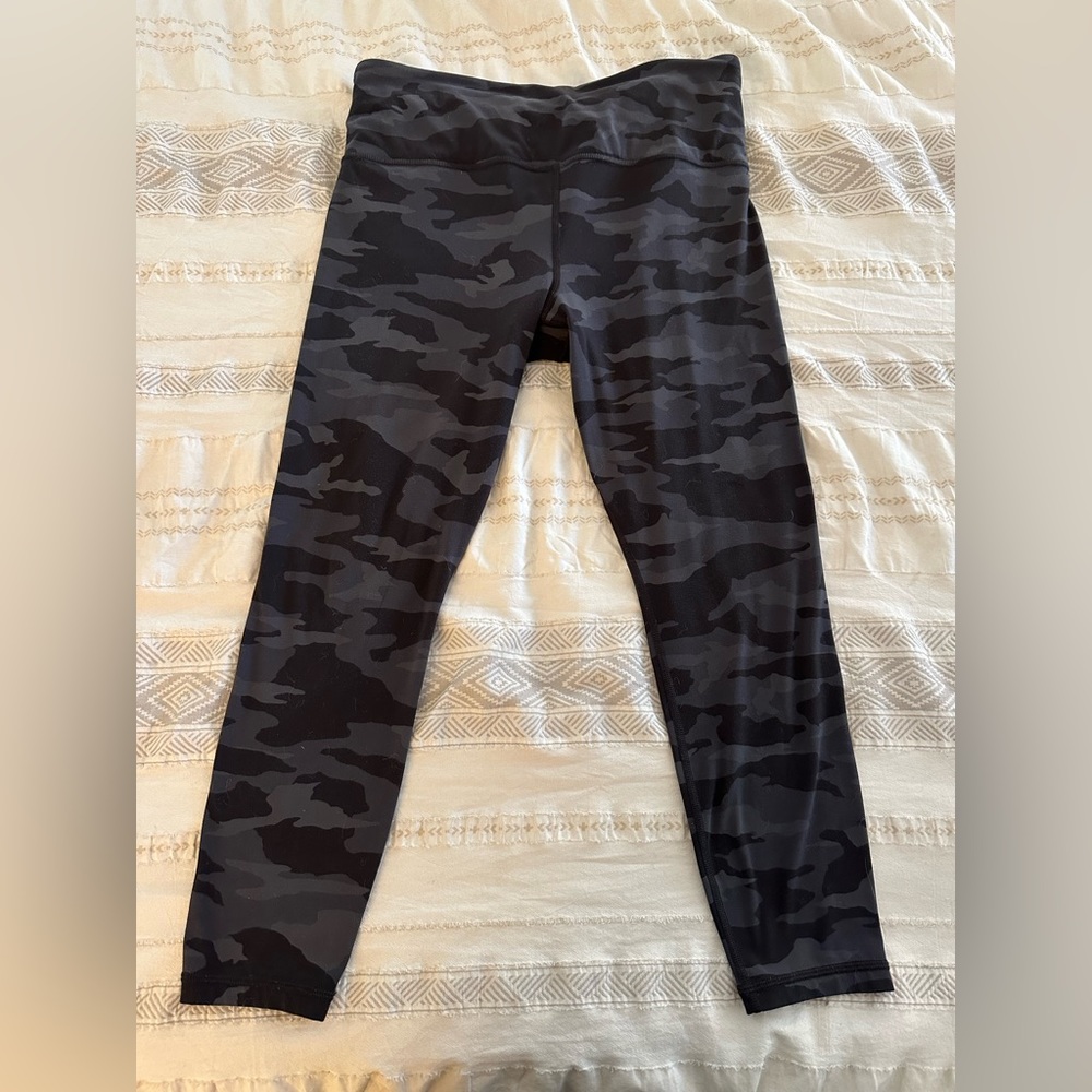 Athleta Camo Capri Leggings